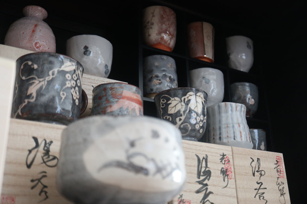 Japanese shino ware Shino glaze Tea coffee cup auspicious 6 Gourds pattern(come with handmade paulownia wood box and handwriting calligra