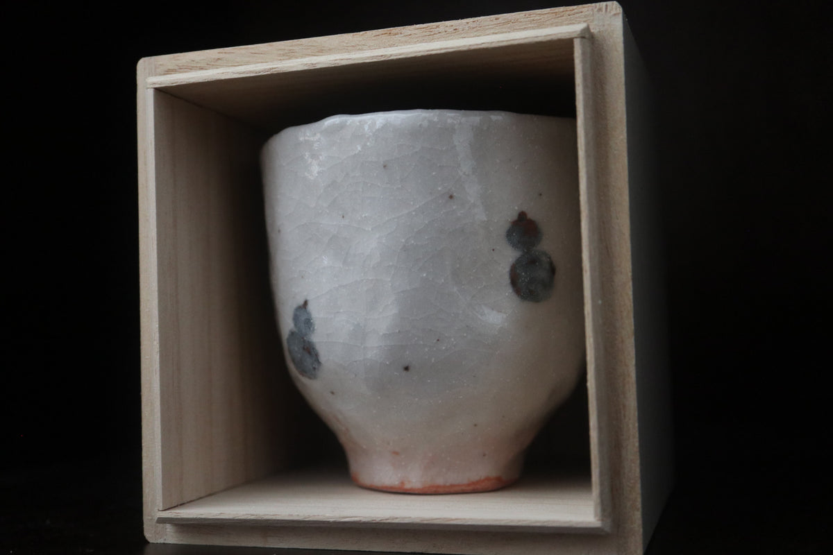Japanese shino ware white Shino glaze Tea coffee cup auspicious 6 Gourds pattern(come with handmade paulownia wood box and handwriting calligraphy