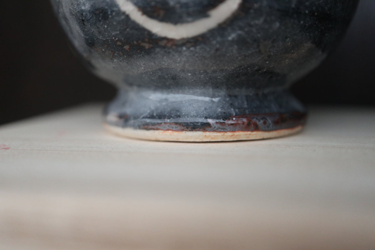 Japanese shino ware black shino Tea coffee cup Grape pattern (come with handmade Japanese paulownia wood box and handwriting calligraphy