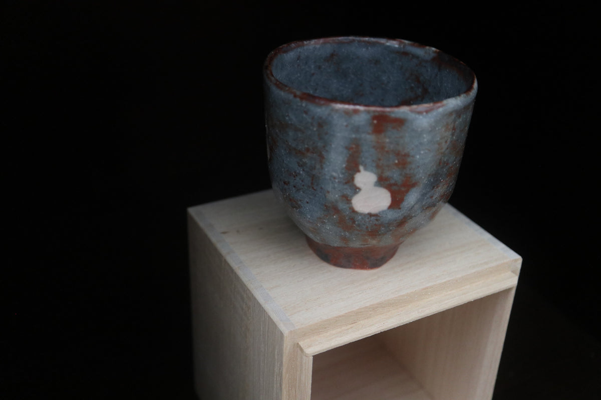 Japanese shino ware Shino glaze Tea coffee cup auspicious 6 Gourds pattern(come with handmade paulownia wood box and handwriting calligra