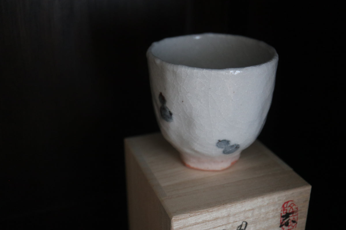 Japanese shino ware white Shino glaze Tea coffee cup auspicious 6 Gourds pattern(come with handmade paulownia wood box and handwriting calligraphy