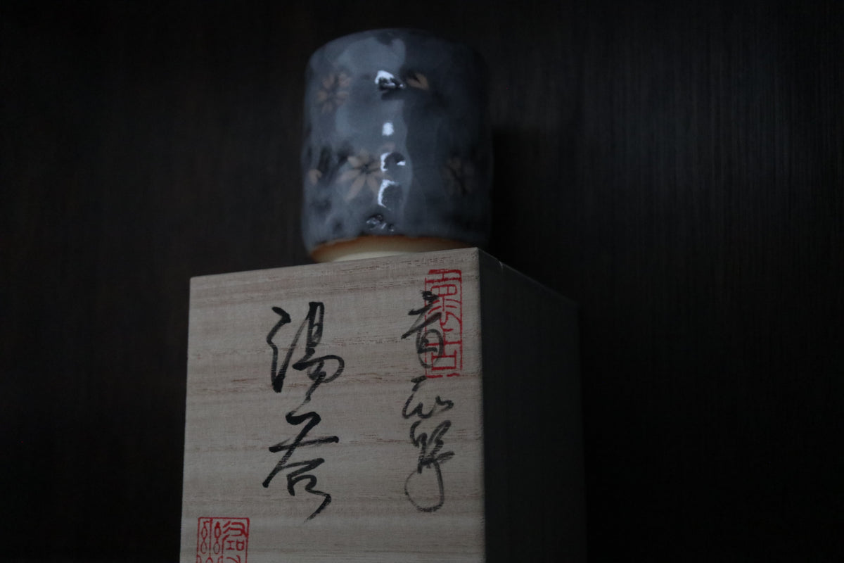 Japanese Kyo ware Kiyomizu ware pottery 春秋」 Shino glaze Tea coffee cup handmade in Kyoto  (with paulownia wood box and handwritten calligraphy)