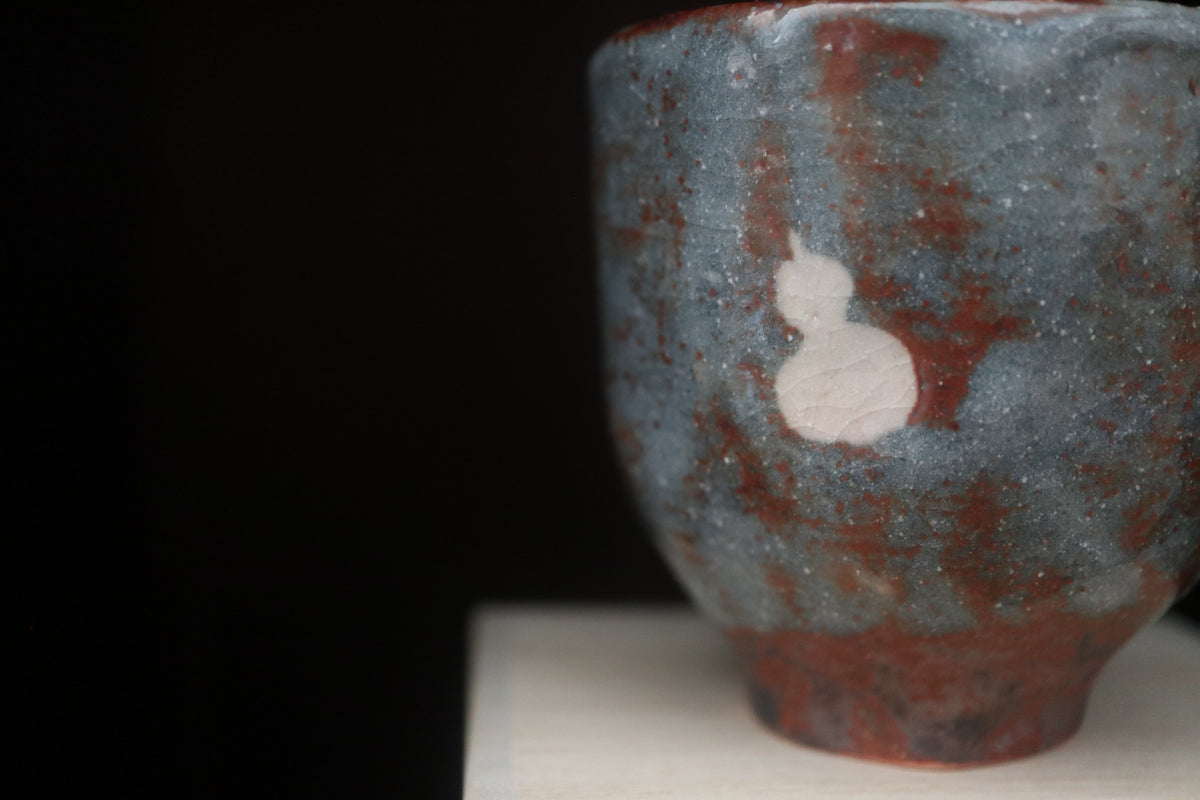 Japanese shino ware Shino glaze Tea coffee cup auspicious 6 Gourds pattern(come with handmade paulownia wood box and handwriting calligra