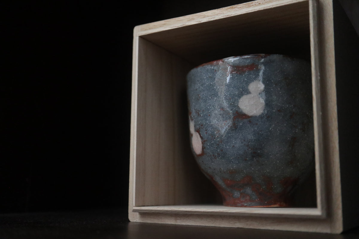 Japanese shino ware Shino glaze Tea coffee cup auspicious 6 Gourds pattern(come with handmade paulownia wood box and handwriting calligra