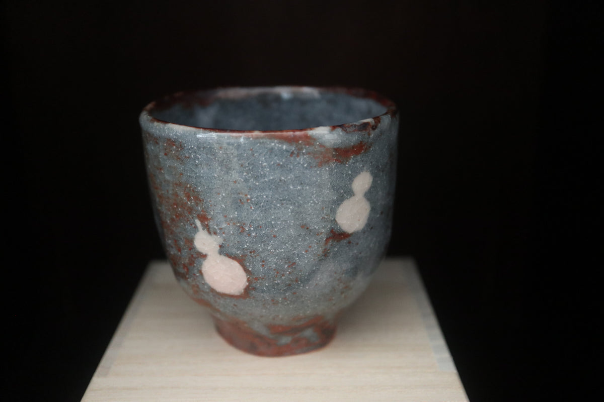 Japanese shino ware Shino glaze Tea coffee cup auspicious 6 Gourds pattern(come with handmade paulownia wood box and handwriting calligra