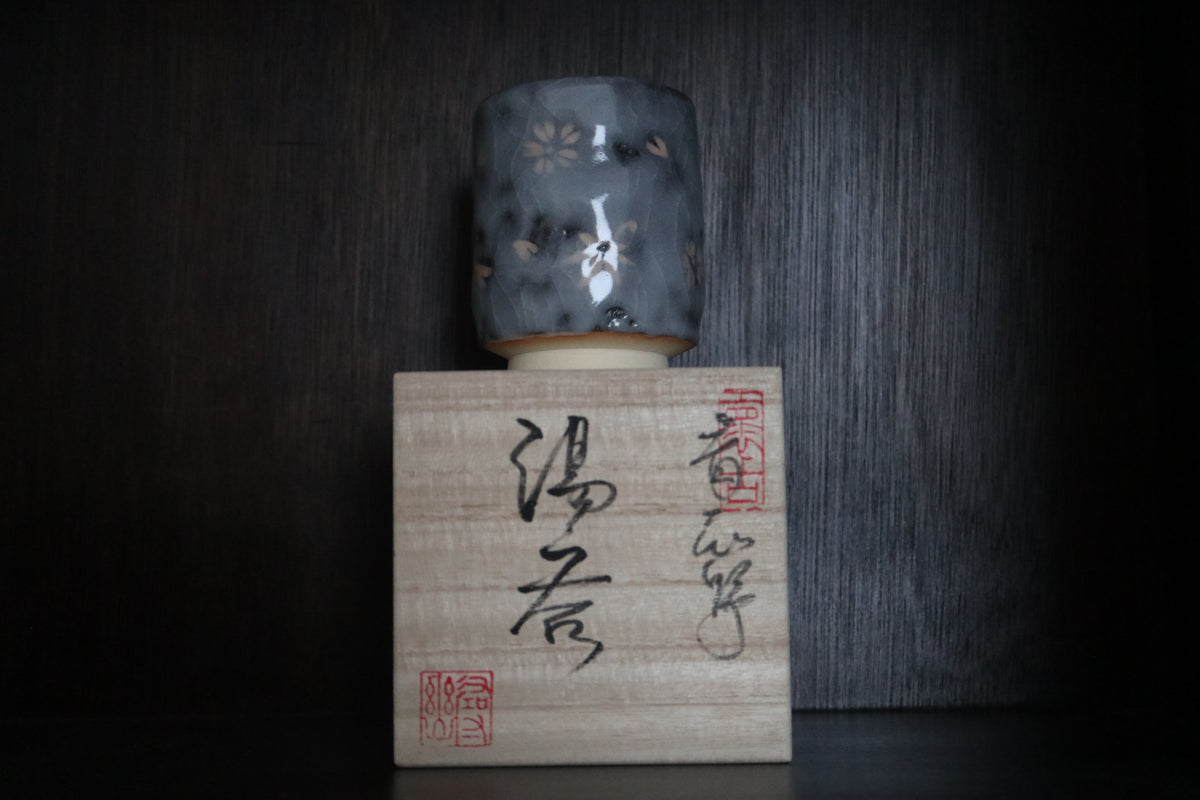 Japanese Kyo ware Kiyomizu ware pottery 春秋」 Shino glaze Tea coffee cup handmade in Kyoto  (with paulownia wood box and handwritten calligraphy)